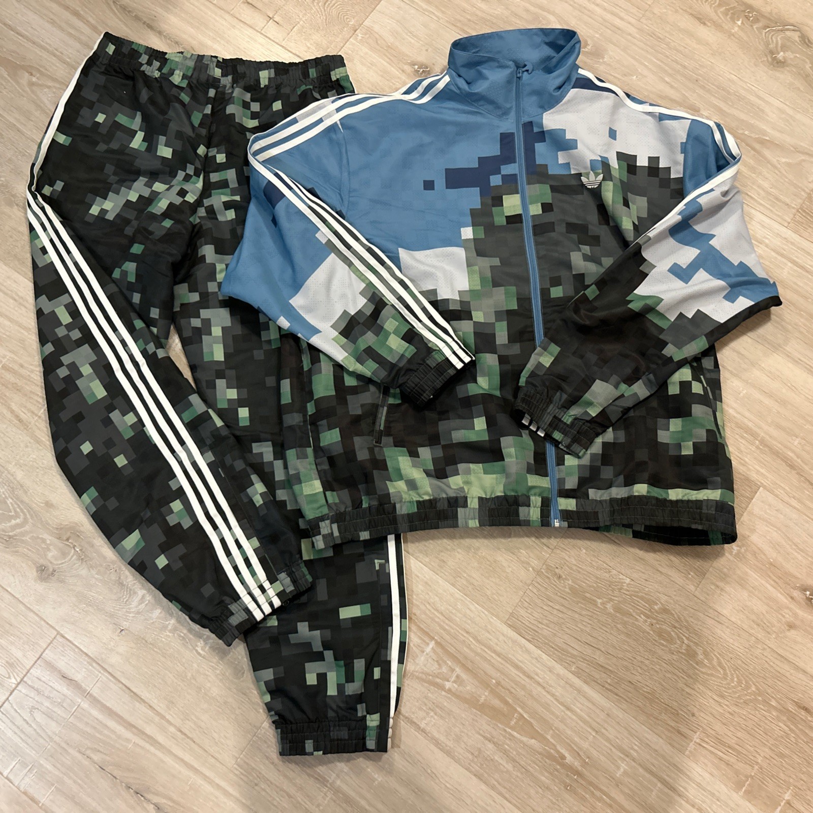 adidas Minecraft Movie Tracksuit Jacket and Pants Set of 2 Mens Sz 2xl adidas Minecraft Movie Tracksuit Jacket and Pants Set of 2 Mens Sz 2xl