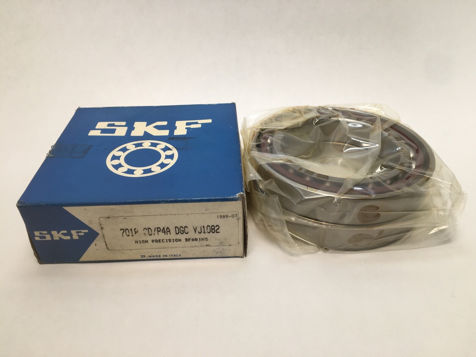 SKF 7018-CD/P4ADGC Angular Bearing 90x140x24 mm 7018-CD-P4A-DGC VJ1082 2 pcs