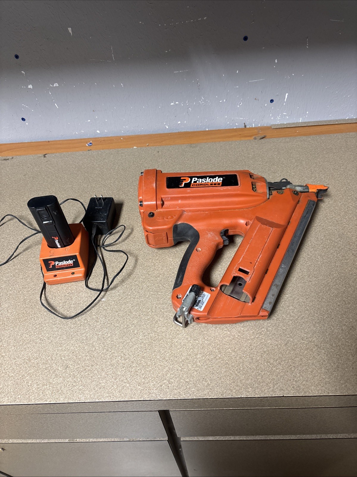 Paslode 900420 Cordless Framing Gun Nailer Plus Charger & Battery H2 Paslode 900420 Cordless Framing Gun Nailer Plus Charger & Battery H2