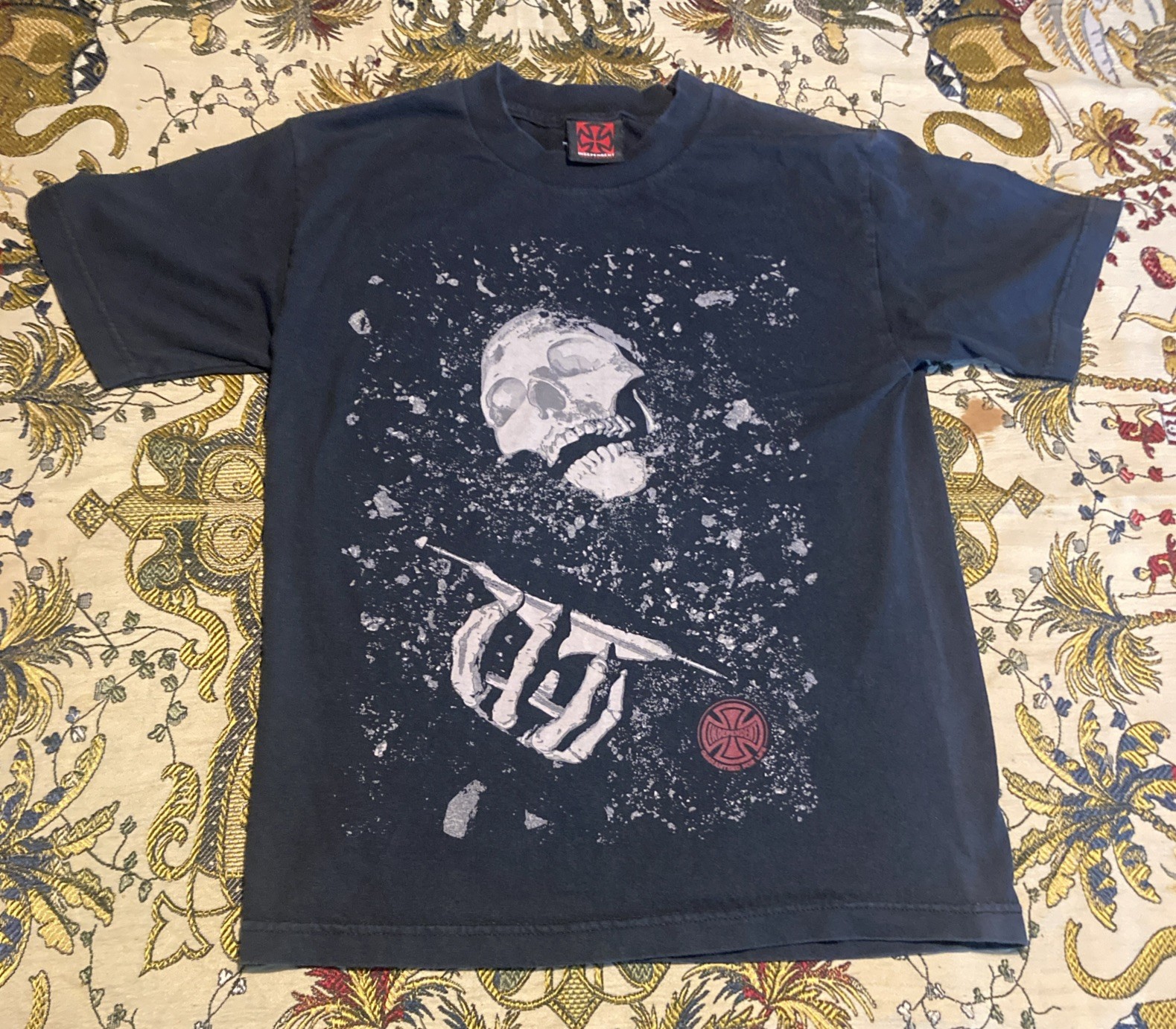 independent truck co Skeleton Holding Truck T Shirt Sz Sm Skateboard VTG Logo