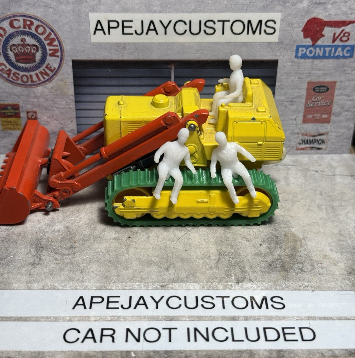 2 new drivers for Matchbox King Size No K-8 Caterpillar Traxcavator 2 new drivers for Matchbox King Size No K-8 Caterpillar Traxcavator