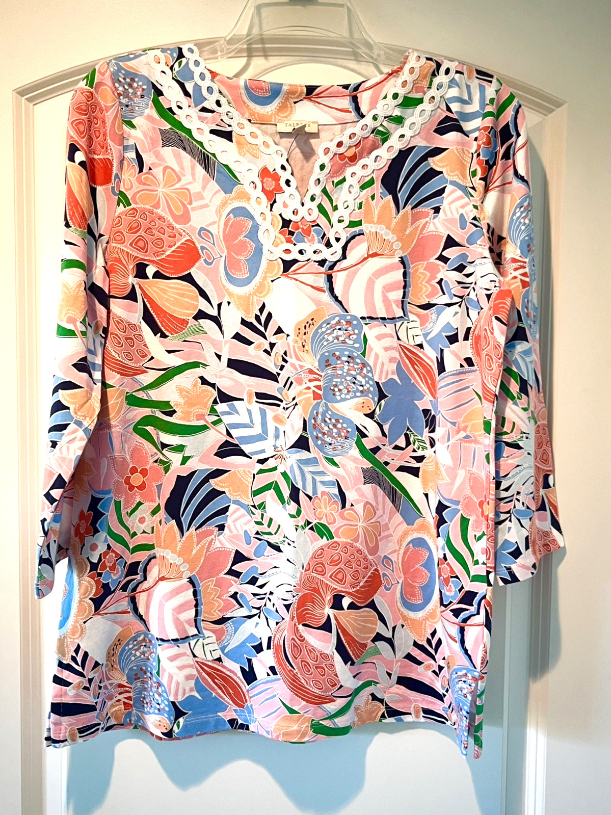 NWT Talbots Small 3/4 Slv. Pullover Lace Trim V Neck Multi Color Floral Tunic NWT Talbots Small 3/4 Slv. Pullover Lace Trim V Neck Multi Color Floral Tunic