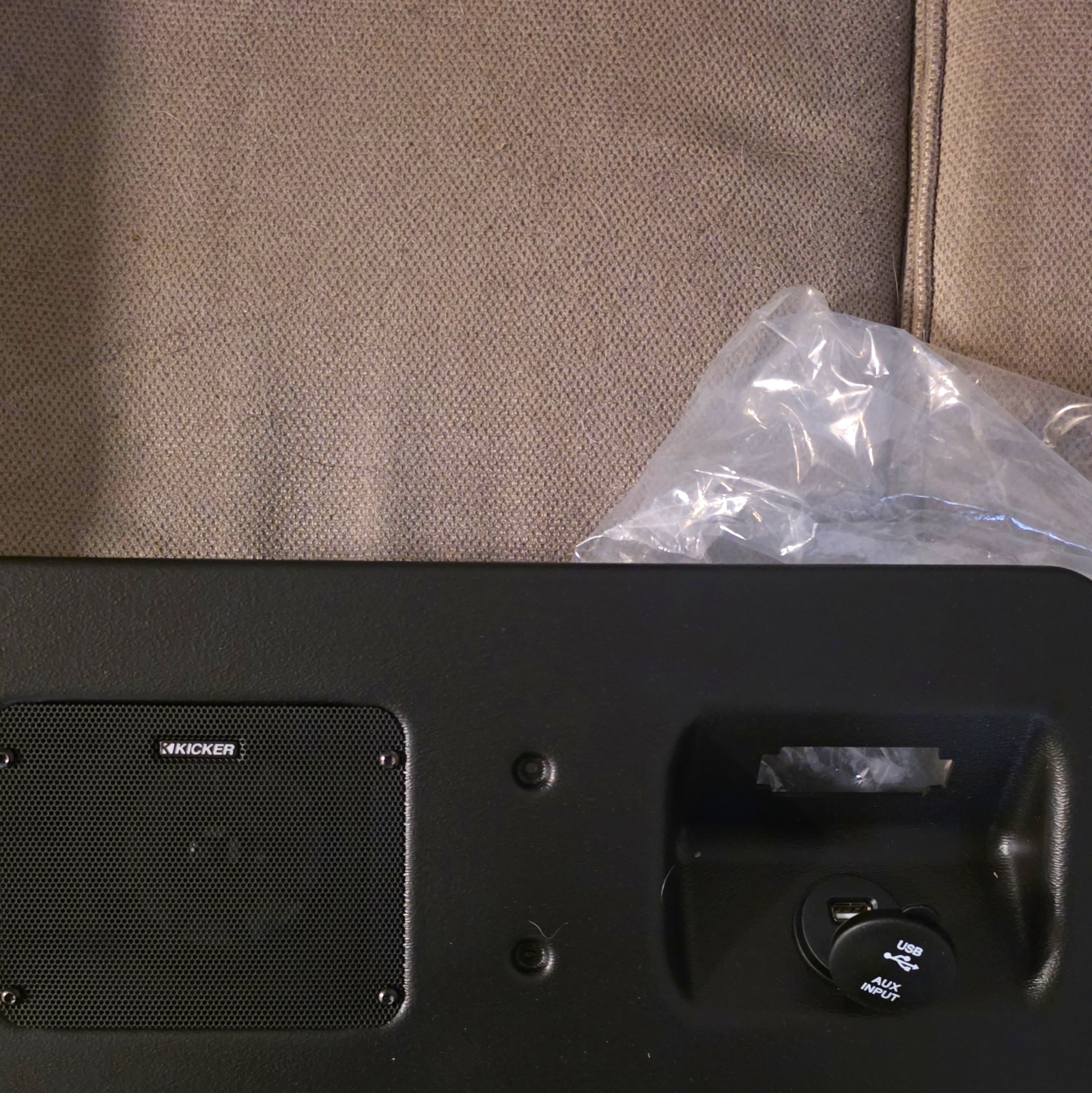 GM Kicker MultiPro Tailgate Bluetooth Speaker OEM 19434974 Silverado Sierra1500