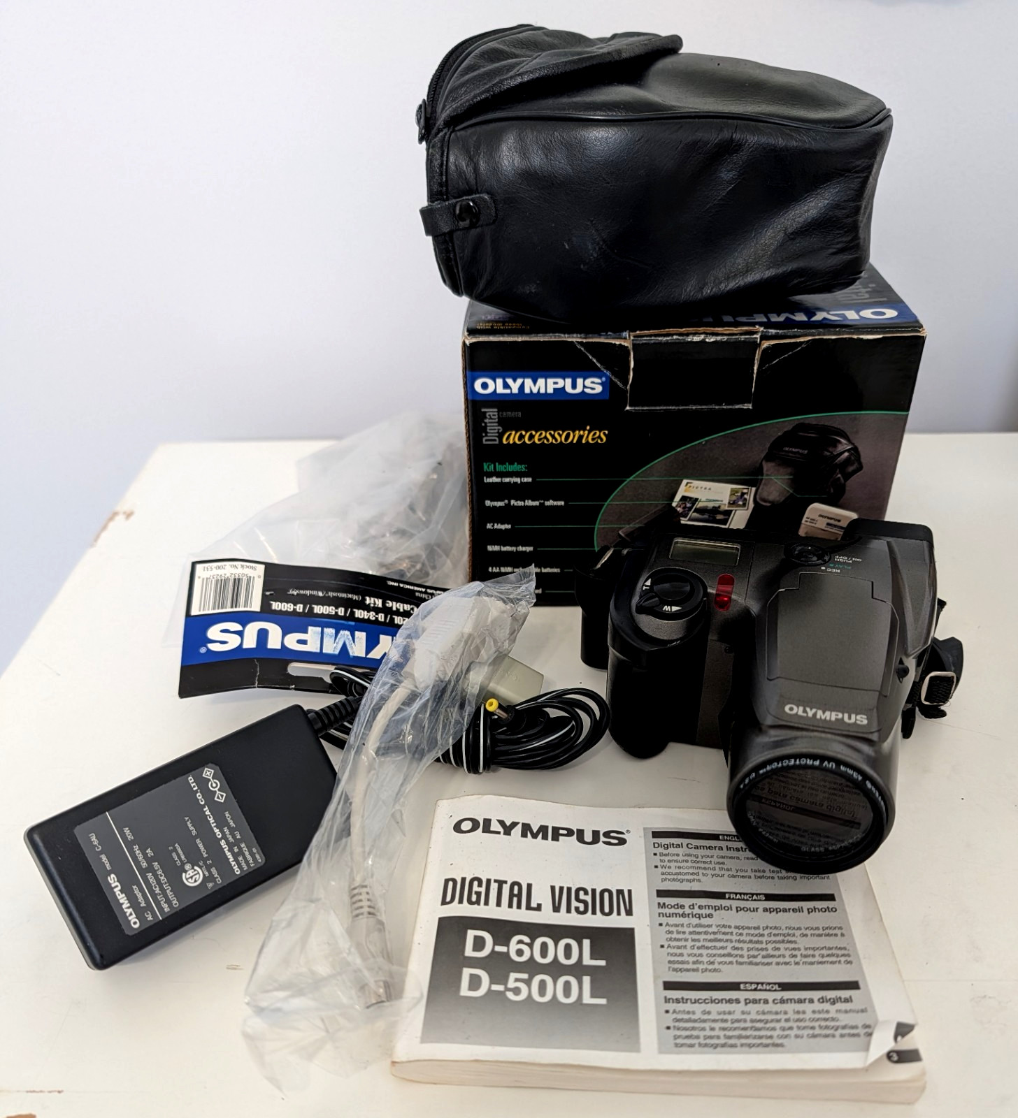 VTG Olympus D600L Digital SLR Camera Bundle +3 SmartMedia Cards Works Great