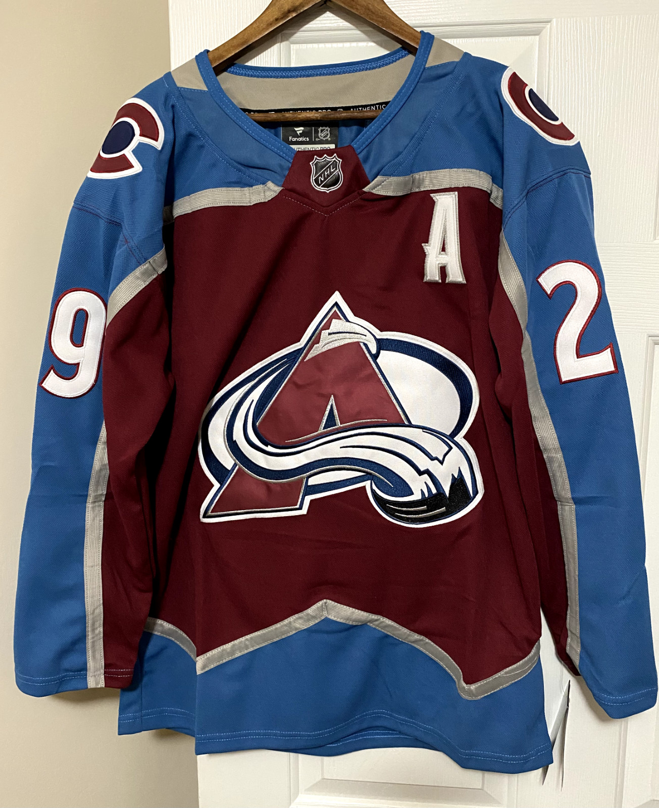 Colorado Avalanche Nathan MacKinnon Jersey #29 Sizes M L