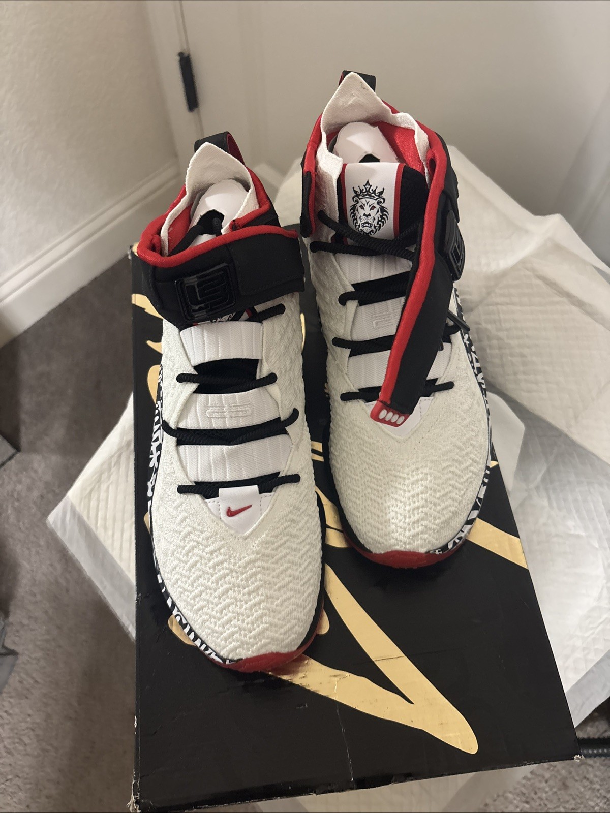 LeBron XVII FP CT6047 100 White/University Red-Black Nike Men’s Size 8 NIB LeBron XVII FP CT6047 100 White/University Red-Black Nike Men’s Size 8 NIB
