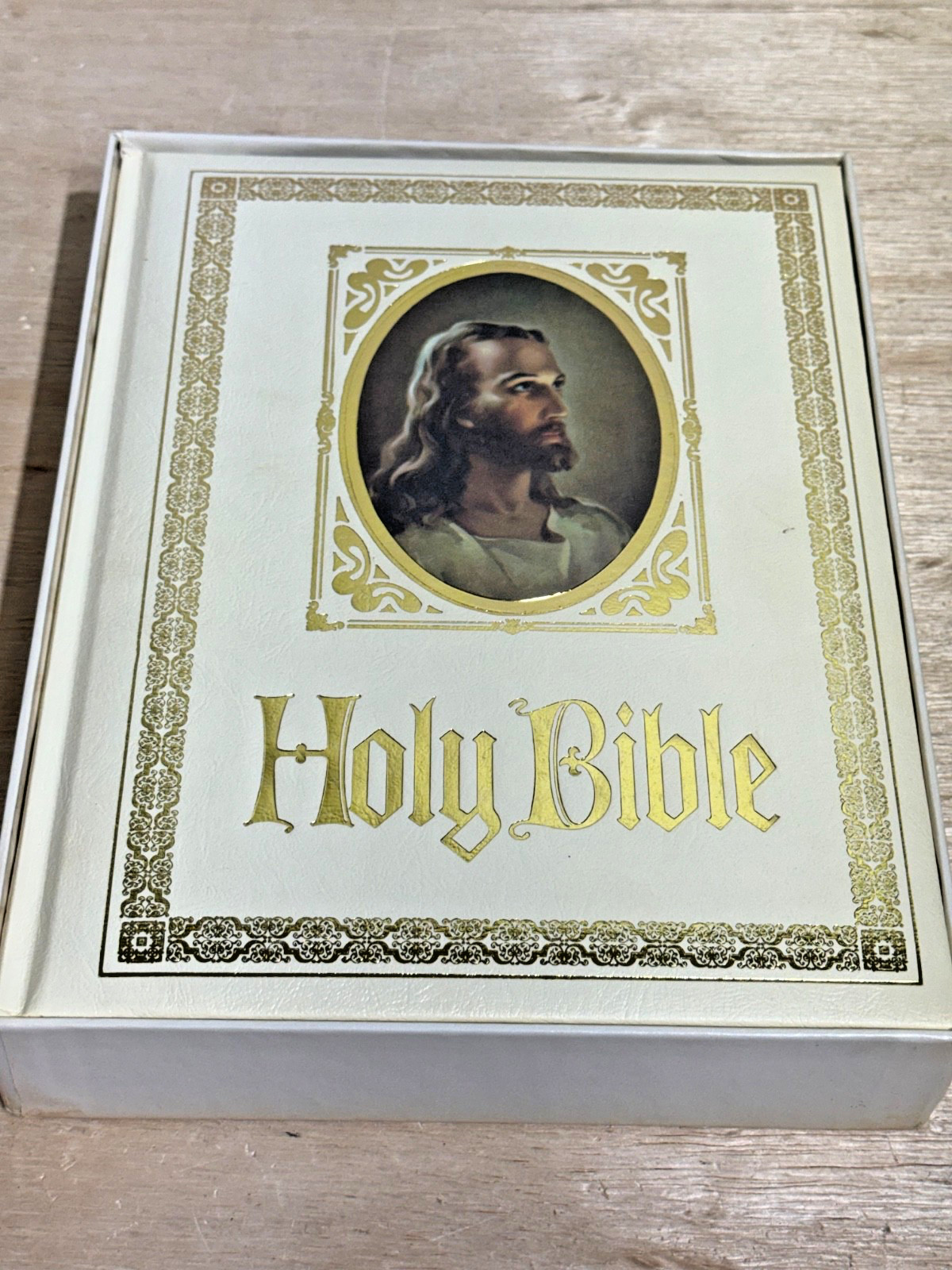 Vintage 1978 Nelson/Regency Family Bible Red Letter King James Version Pictures