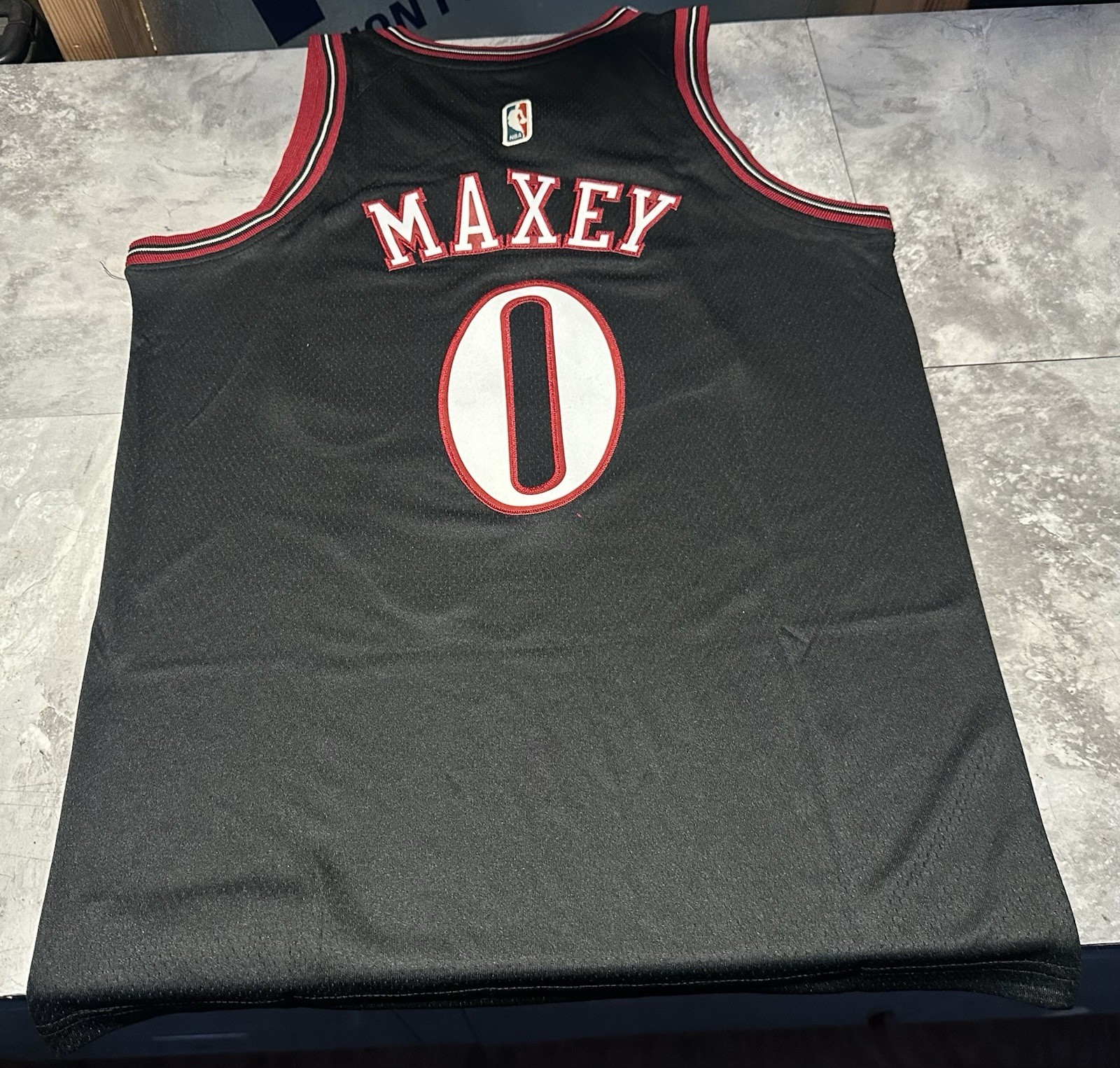 NWT Youth Nike Swingman Tyrese Maxey Sixers 76ers Jersey Medium.