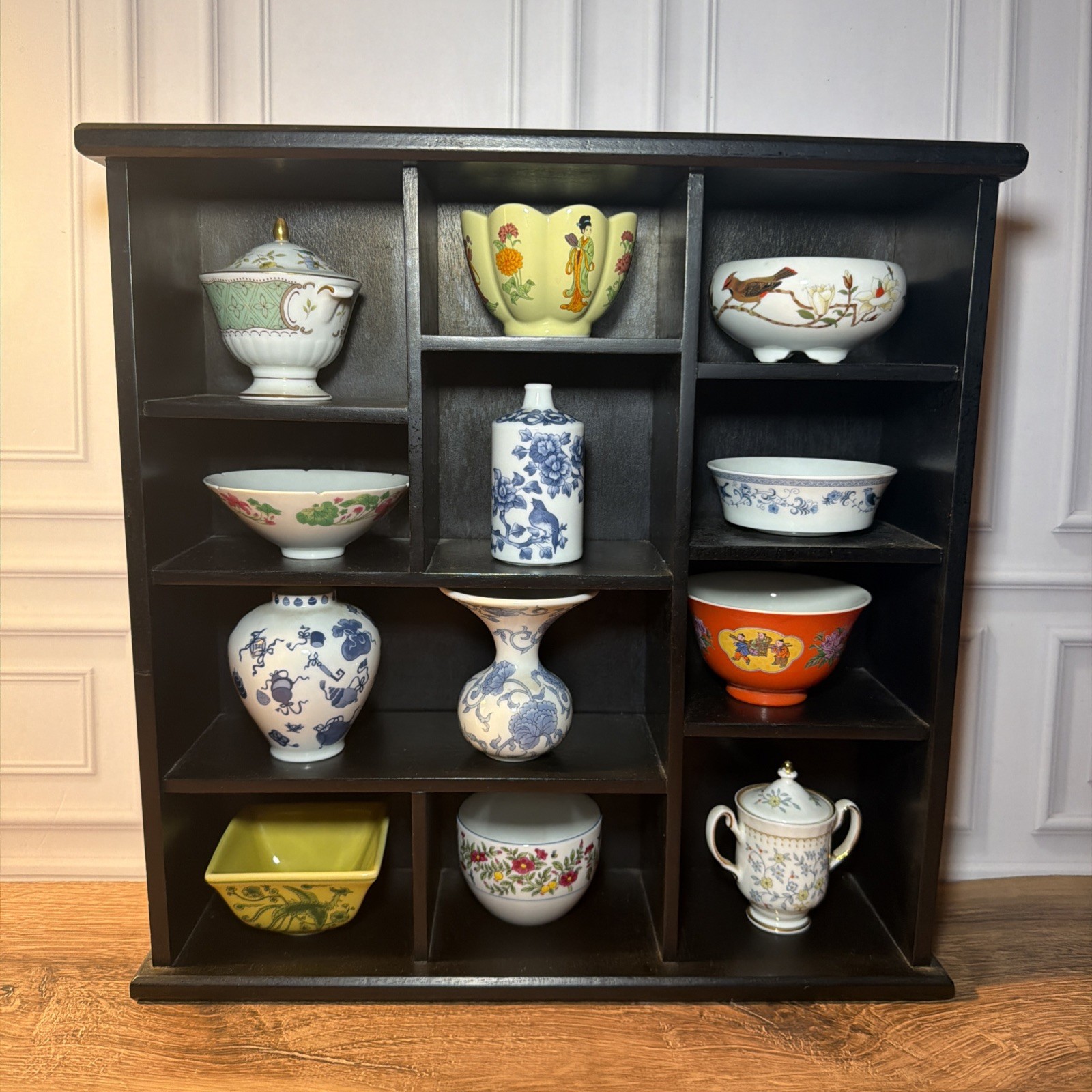 12 Franklin Mint 1983 Imperial Dynasty Miniature Vases Set With Shadow Box