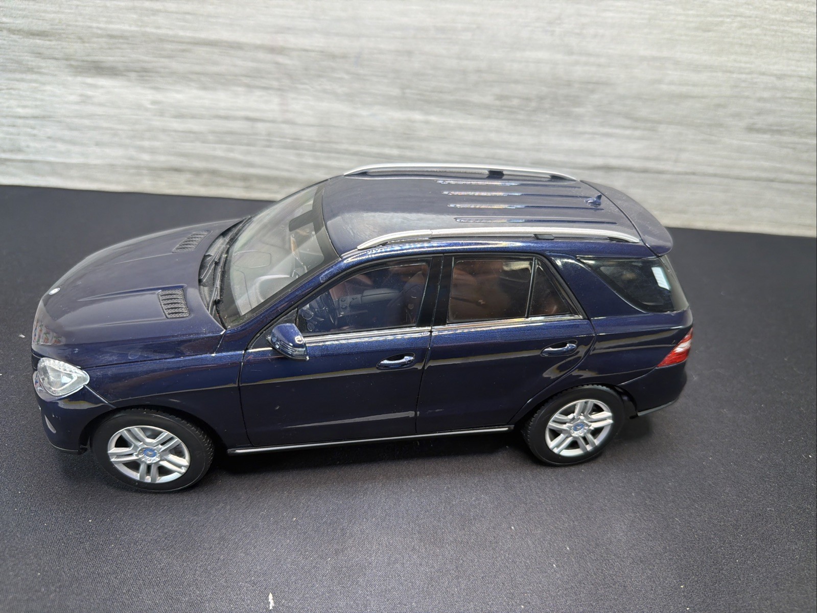 RARE FIRST LOOK ART MINICHAMPS MERCEDES-BENZ M-CLASS SCALE 1:18 DIECAST  NICE.