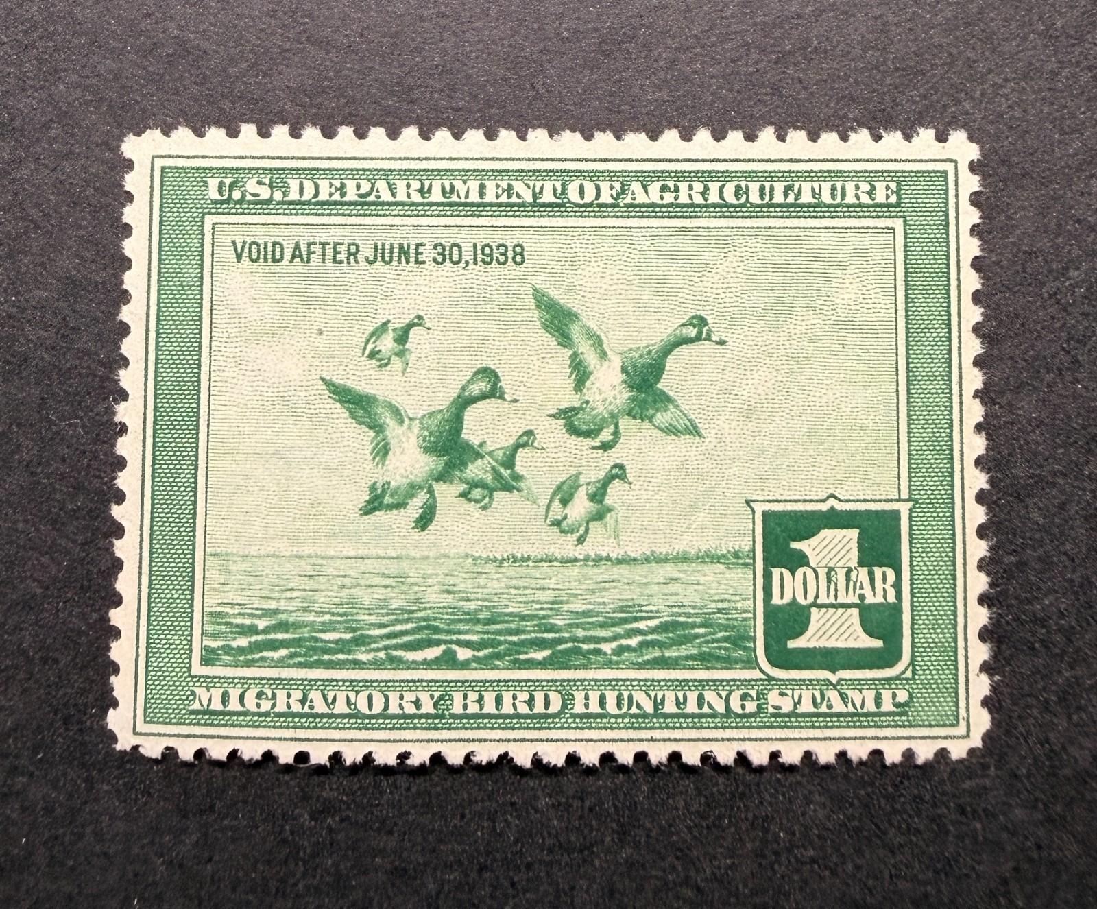 WTDstamps - #RW4 1937 - US Federal Duck Stamp - Mint OG NH **WELL CENTERED** WTDstamps - #RW4 1937 - US Federal Duck Stamp - Mint OG NH **WELL CENTERED**