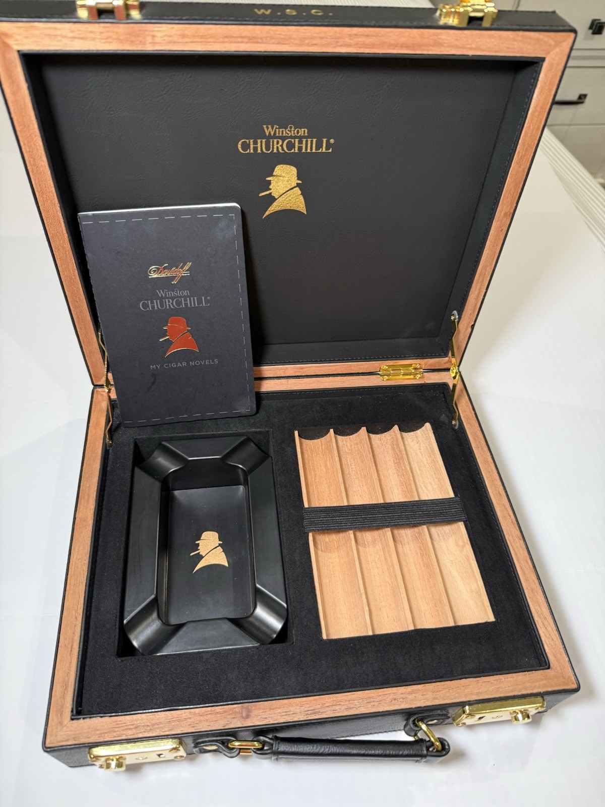 Davidoff Winston Churchill Cigar Briefcase Ashtray Humidor Set With Booklet