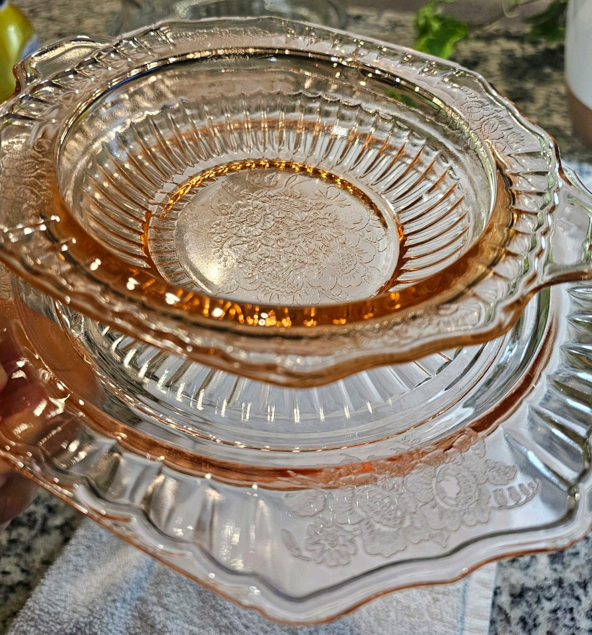 Beautiful Vintage 1930s Anchor Hocking Pink Depression Glass Handled Serving Beautiful Vintage 1930s Anchor Hocking Pink Depression Glass Handled Serving