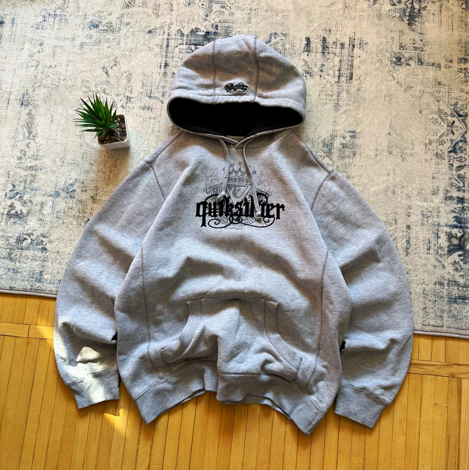 Vintage Quiksilver 00s Gothic Embroidered Logo Y2K Pullover Hoodie L