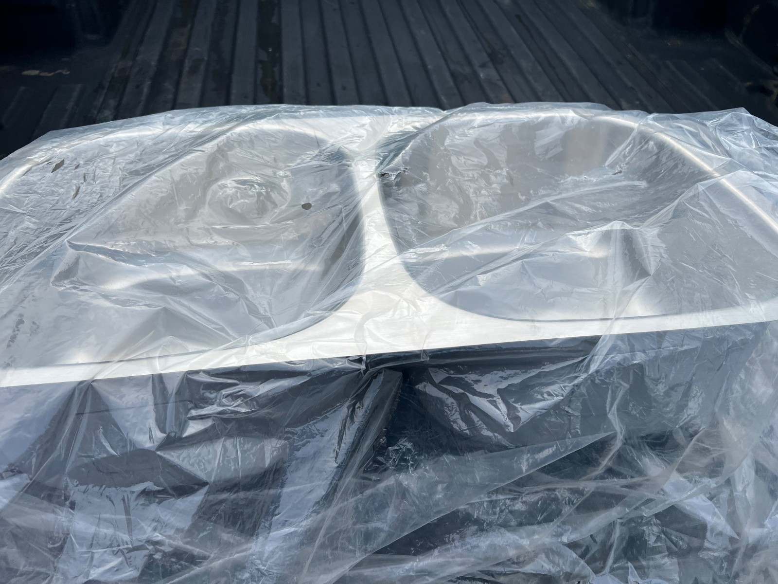 Kraus KBU22 Premier 32” Undermount 50/50 Double Bowl 18-Gauge - Stainless Steel Kraus KBU22 Premier 32” Undermount 50/50 Double Bowl 18-Gauge - Stainless Steel