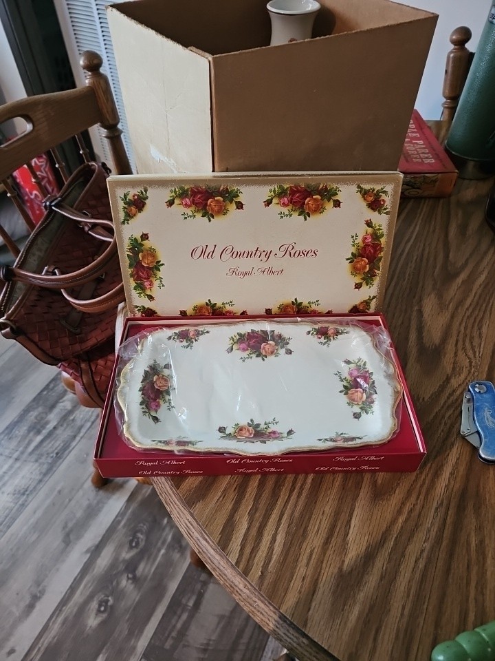 Vintage Royal Albert Old Country Rose Large Sandwich Tray 11.5