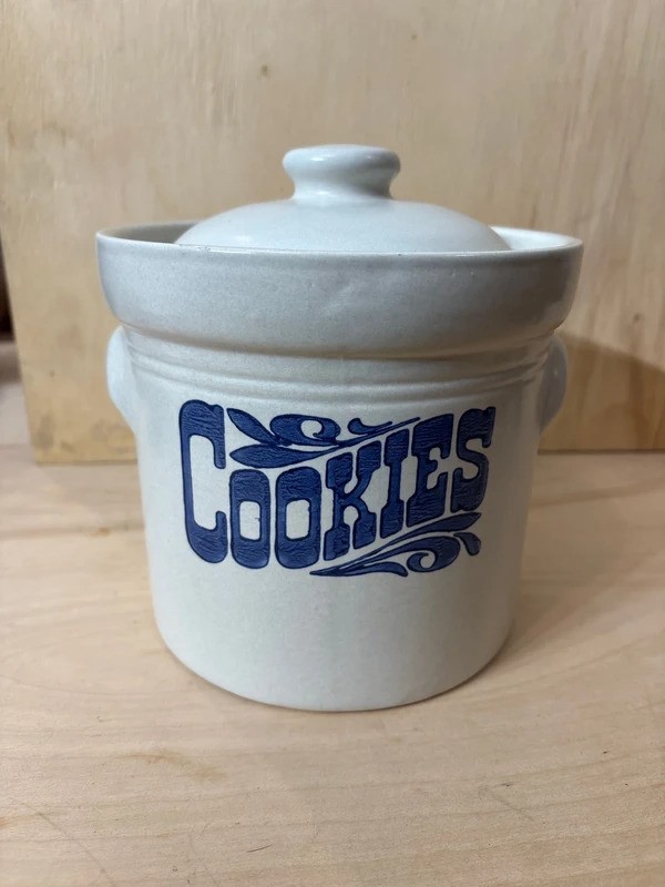 Vintage Pfaltzgraff Yorktowne Stoneware Cookie Jar Crock Lid 507 USA Vintage Pfaltzgraff Yorktowne Stoneware Cookie Jar Crock Lid 507 USA