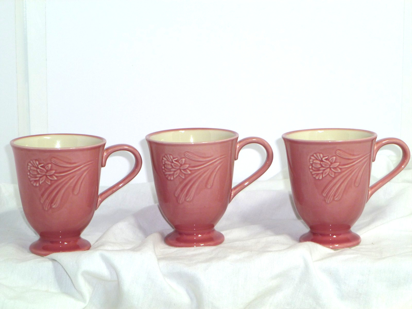 Lenox Poppies Rainbow Mauve Pink Footed Mug Set Of Three Excellent Condition Lenox Poppies Rainbow Mauve Pink Footed Mug Set Of Three Excellent Condition