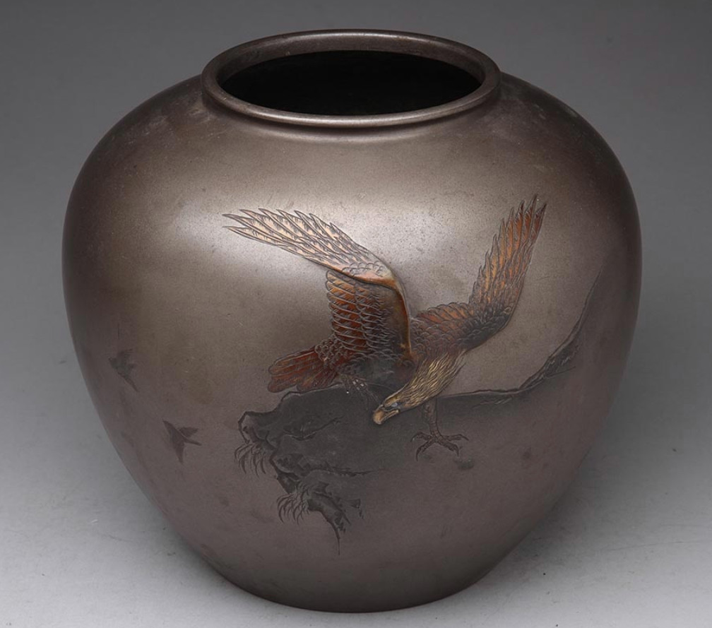 Superb Japanese Vintage (1934) Bronze Flower Vase, Rock Hawk, Mitsuhiro Superb Japanese Vintage (1934) Bronze Flower Vase, Rock Hawk, Mitsuhiro