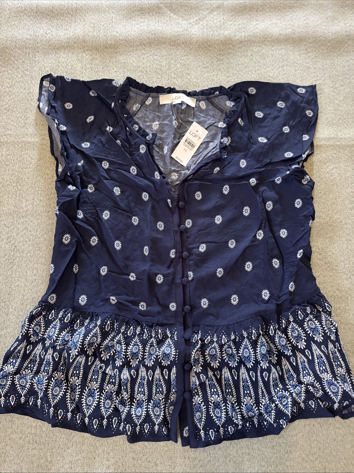 LOFT Blue White Floral V-Neck Button Front Ruffle Sleeve Blouse Womens XS NWT LOFT Blue White Floral V-Neck Button Front Ruffle Sleeve Blouse Womens XS NWT
