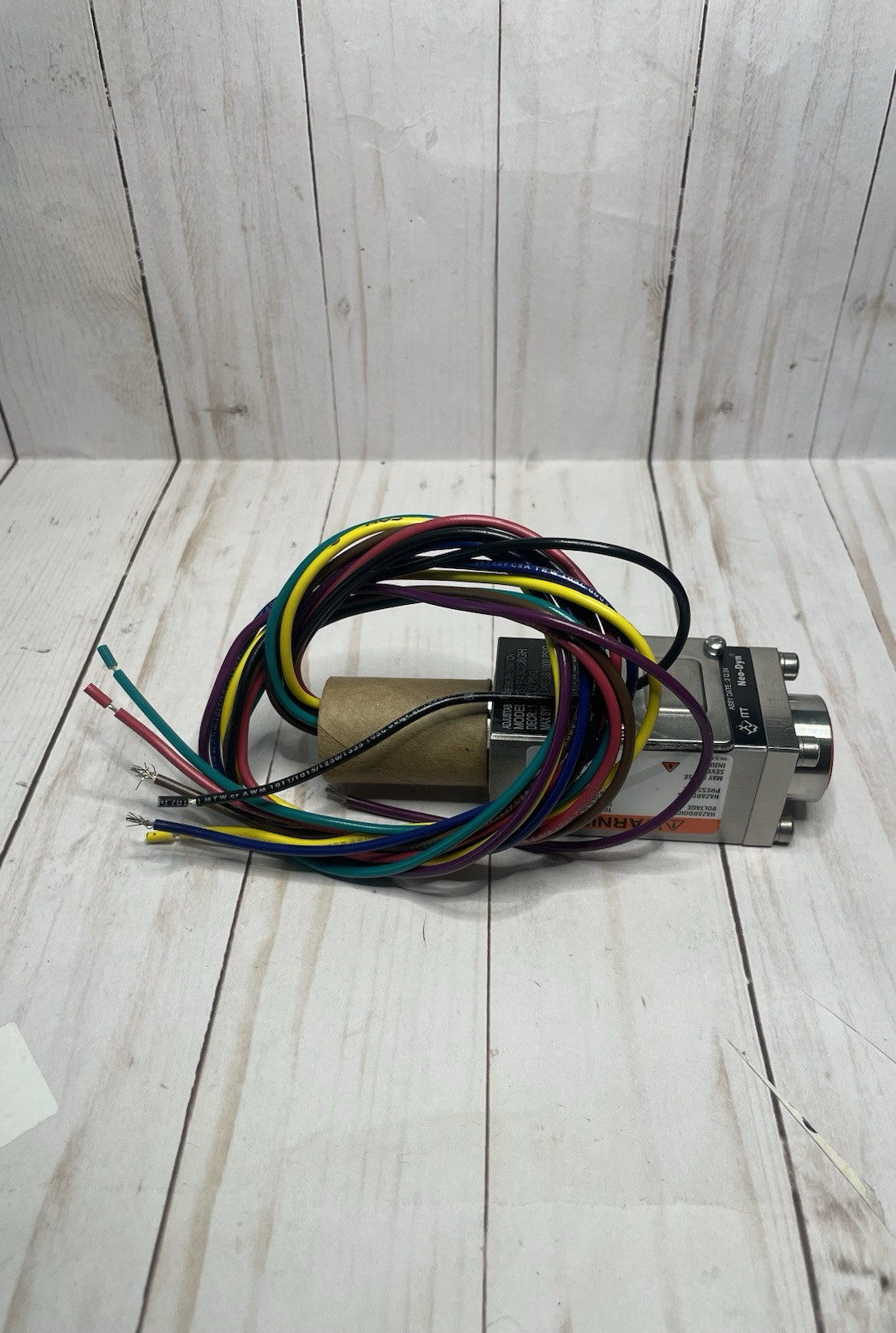 ITT  Neo-Dyn PN- 131P43CC6GH Adjustable Pressure Switch 17 to 42 psi