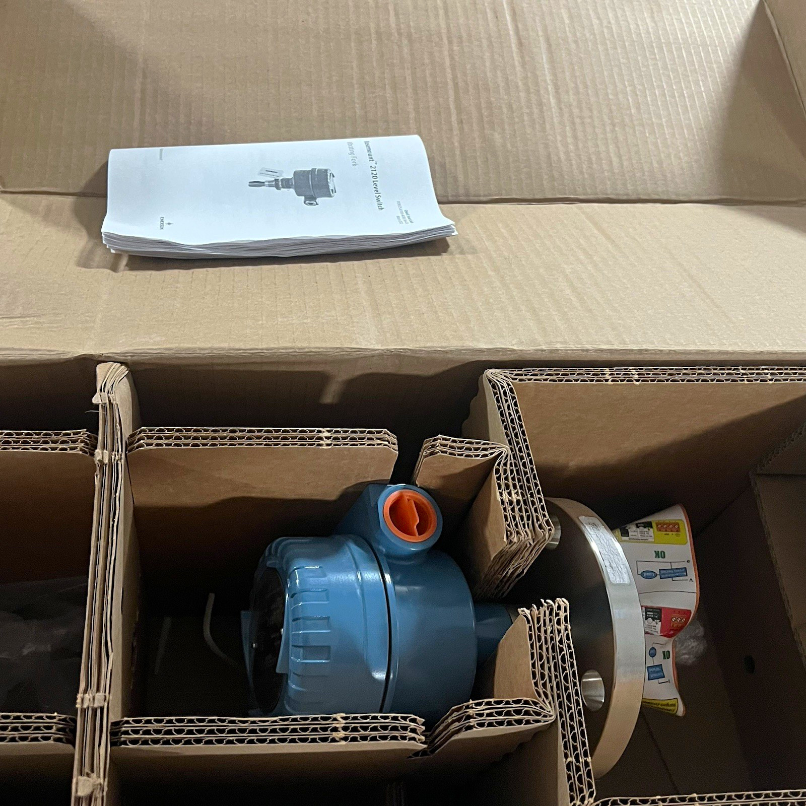 Rosemount 2120 Flanged Vibrating Fork Level Switch 2120D2GH1E5YE0038 New Rosemount 2120 Flanged Vibrating Fork Level Switch 2120D2GH1E5YE0038 New