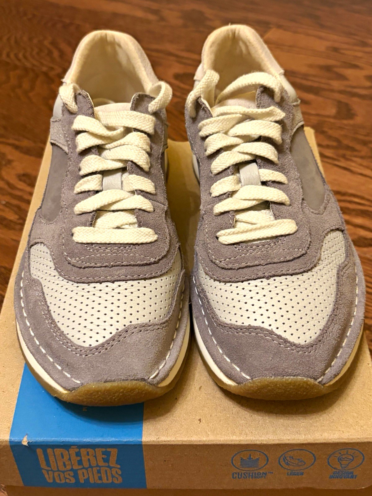 Clarks Unisex Low Top Lace-Up Athletic Sneakers Gray Beige Solid Clarks Unisex Low Top Lace-Up Athletic Sneakers Gray Beige Solid