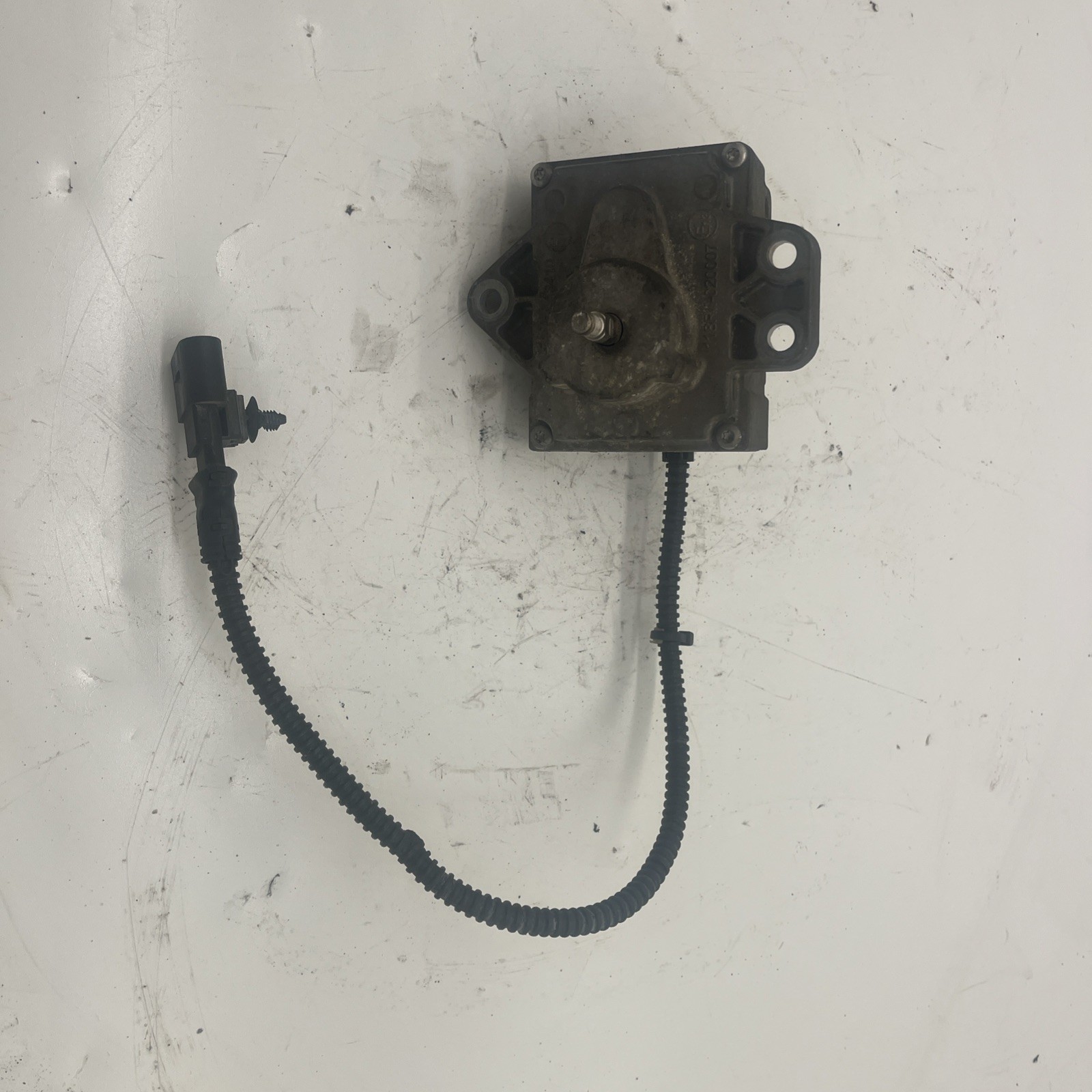 2018-2024 FREIGHTLINER CASCADIA 126 EGR VALVE COOLER SOLENOID A4711501594 OEM 2018-2024 FREIGHTLINER CASCADIA 126 EGR VALVE COOLER SOLENOID A4711501594 OEM