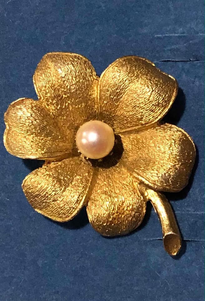 Vintage Coro Gold Tone Flower Brooch with Pearl Center Vintage Coro Gold Tone Flower Brooch with Pearl Center