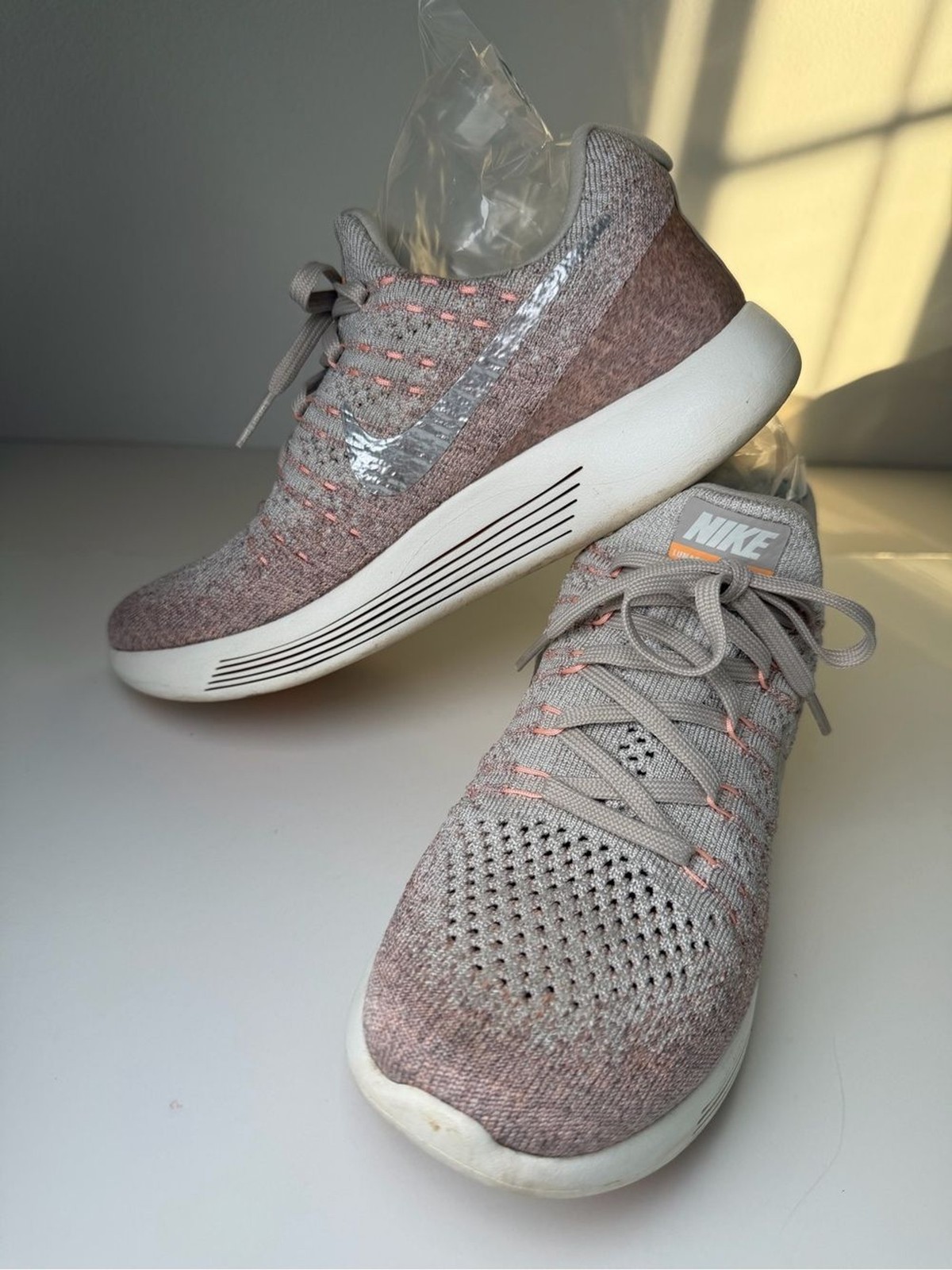 Nike LunarEpic Flyknit 2 Women’s 7.5 Running Shoes Gray Pink