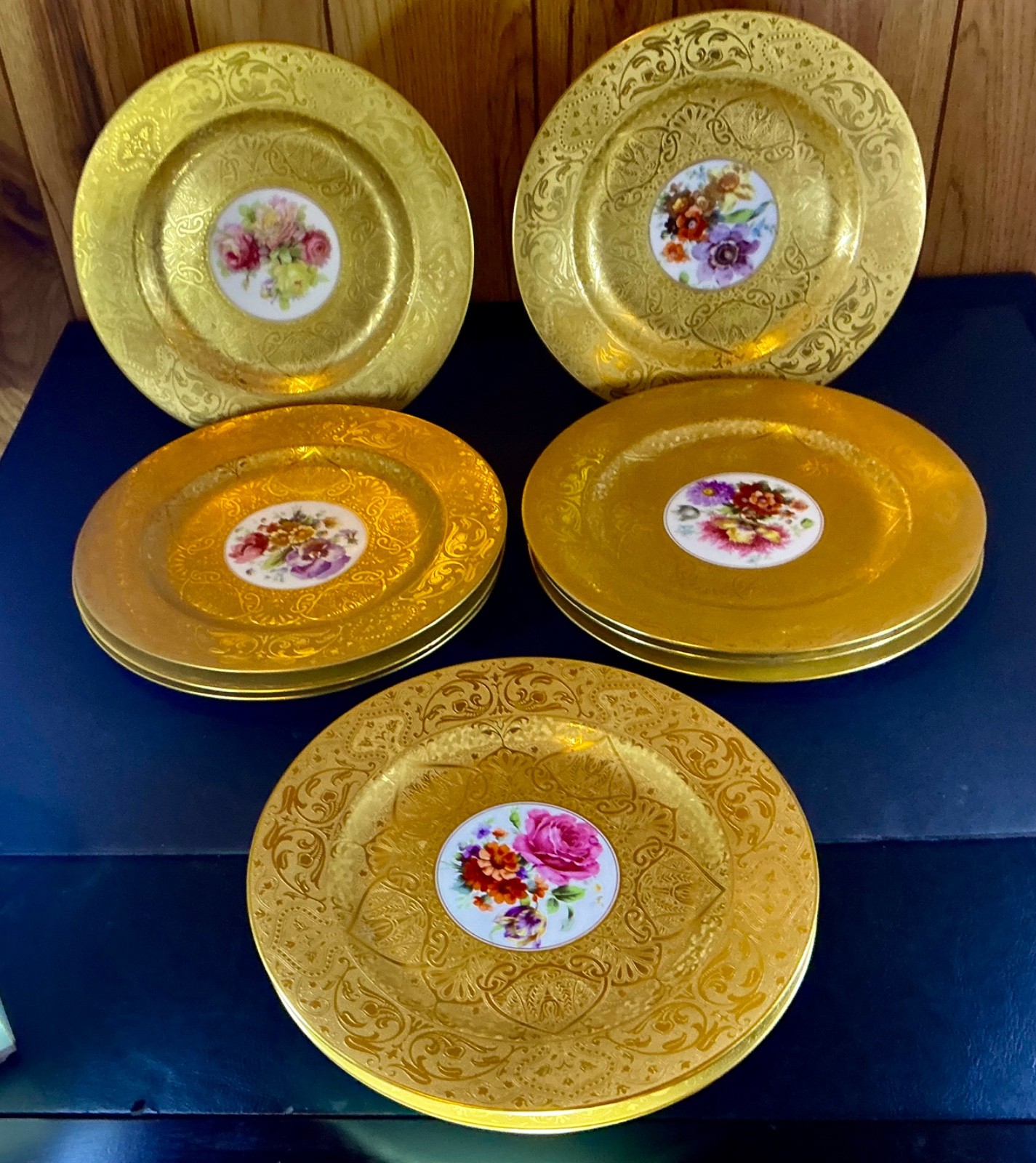 Set of 10 Antique Hutschenreuther Selb Bavaria Gold Encrusted Service Plates Ch Set of 10 Antique Hutschenreuther Selb Bavaria Gold Encrusted Service Plates Ch