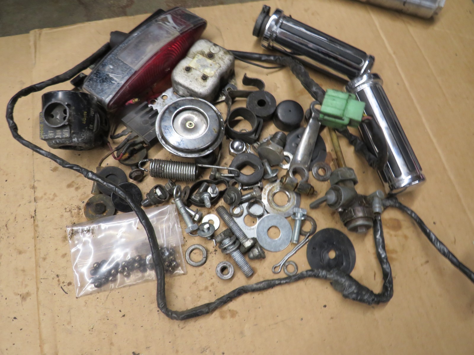 Kawasaki KZ900 KZ 900 1976 Random Parts Grips Tail Light Exct...   K71