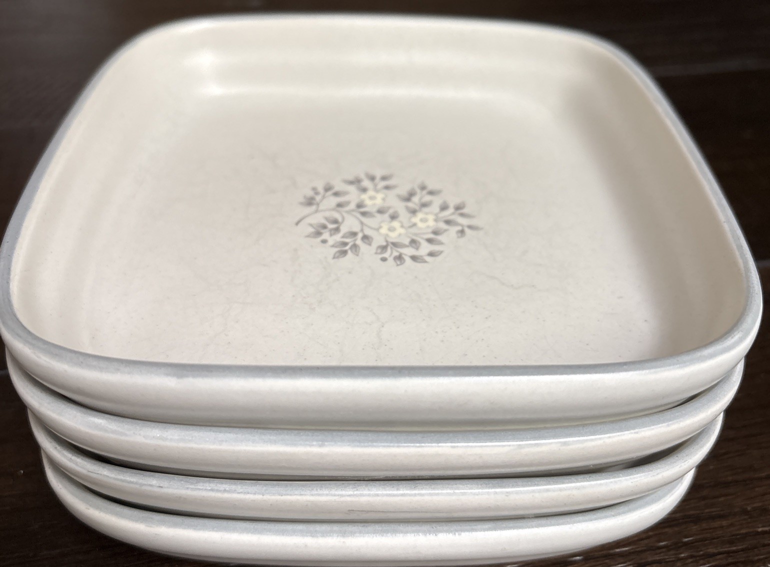 Rare VHTF 5 7/8” Square Pfaltzgraff Heirloom Bread Salad Plates Set Of 4 See Pic Rare VHTF 5 7/8” Square Pfaltzgraff Heirloom Bread Salad Plates Set Of 4 See Pic