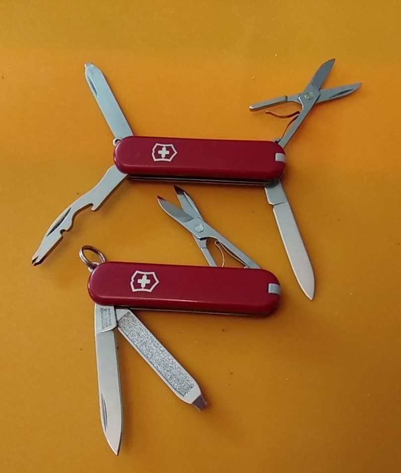 Victorinox SAK Red Rambler 58mm + 2 Red Classic SDs In Great Condition 🇨🇭 