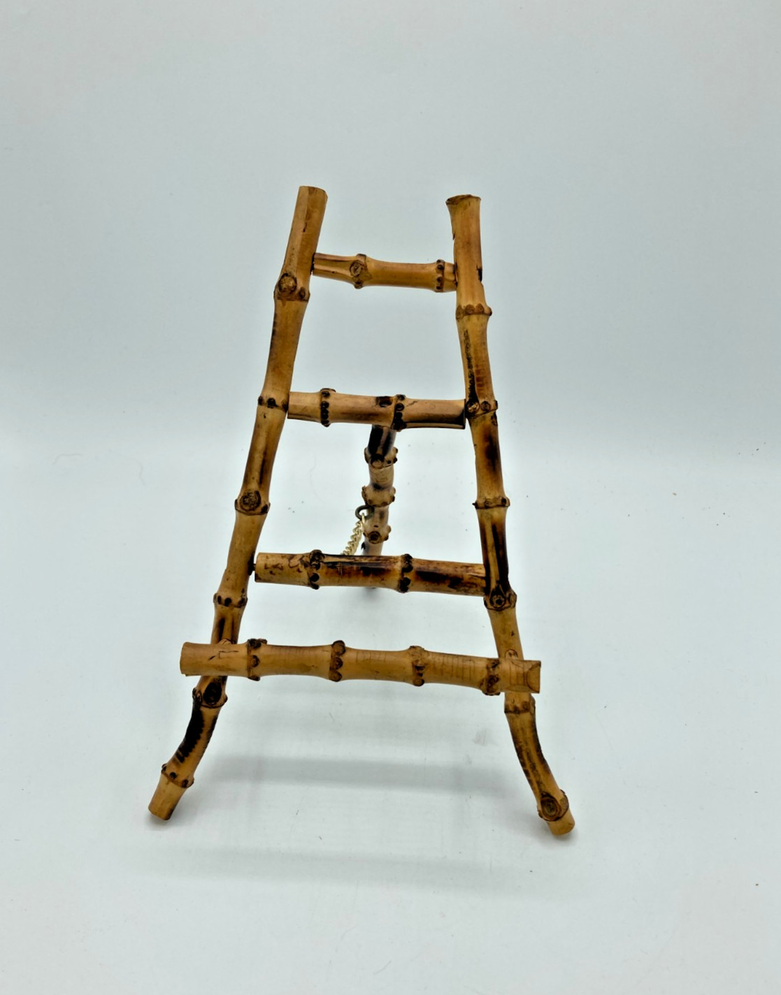 Vintage bamboo tabletop photo art display stand Vintage bamboo tabletop photo art display stand
