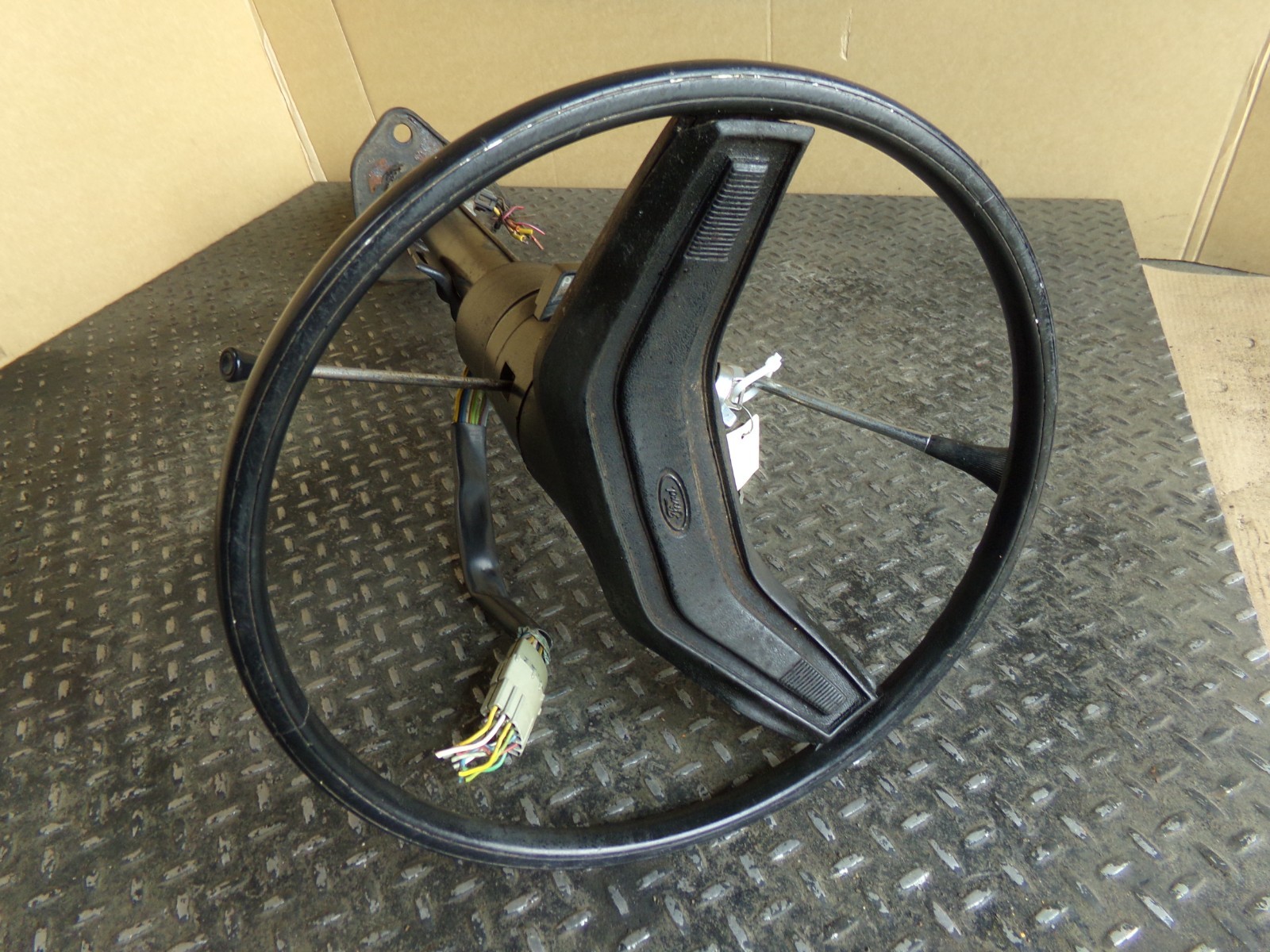 1980-1981 Ford E100 E150 E250 E350 Van Column Shift Steering Column