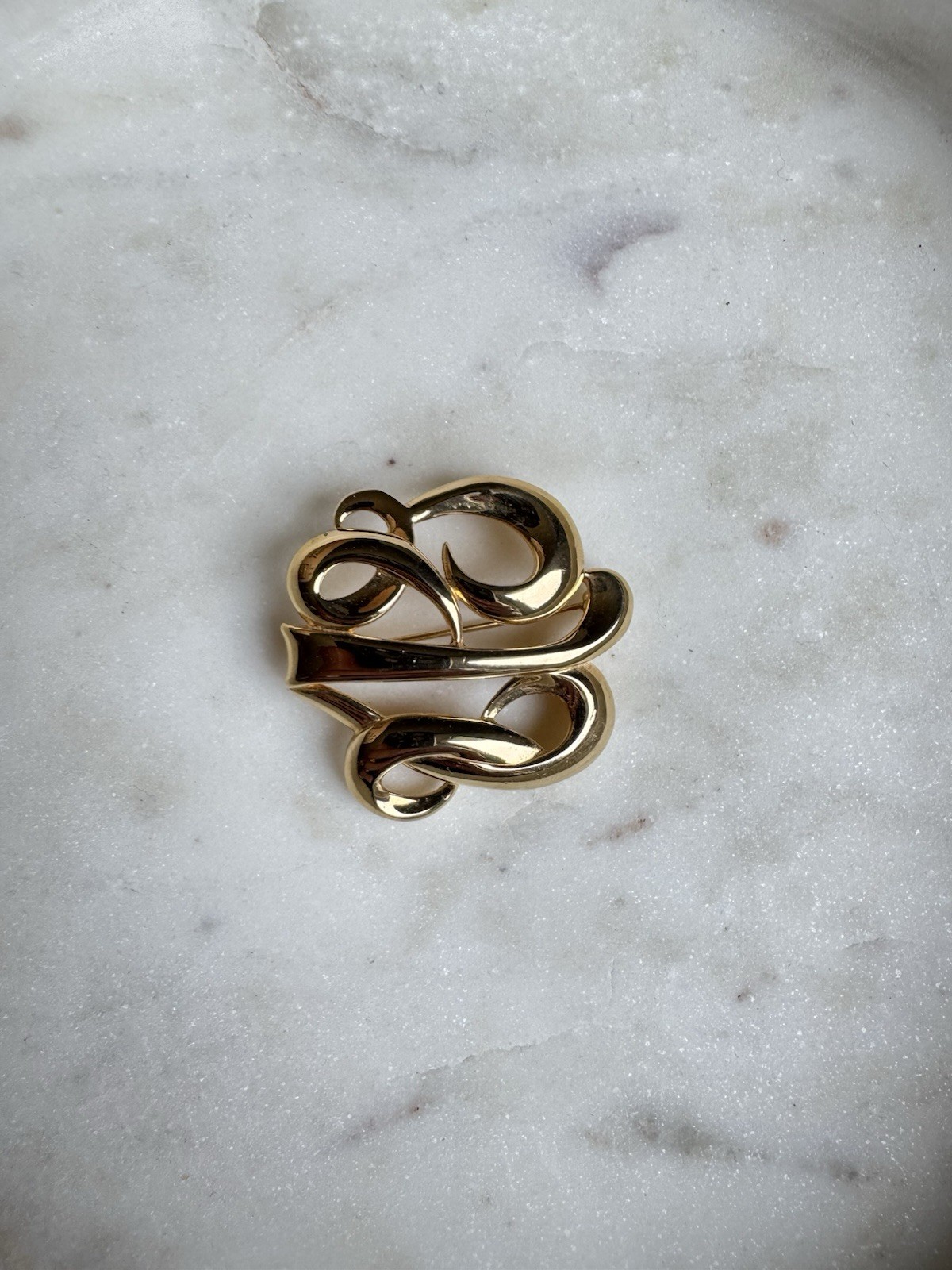 Vintage Monet Gold Tone Scroll Brooch Pin Abstract Swirl Modernist Mid Century