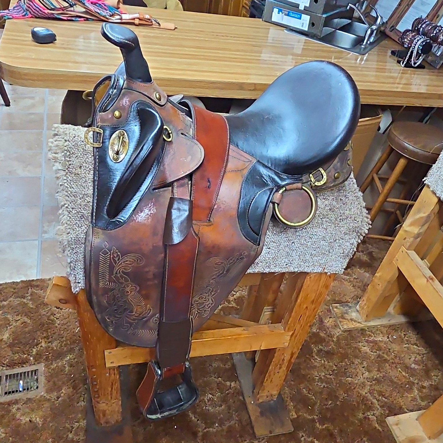 Australian stock saddle. Brown And Black. 16 in Australian stock saddle. Brown And Black. 16 in