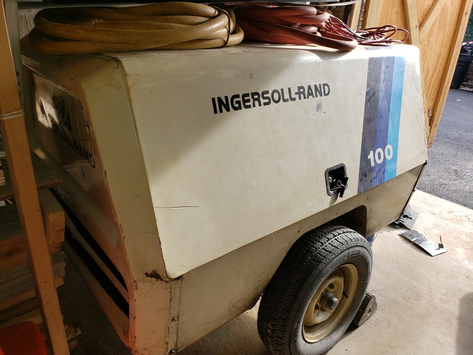 Ingersoll Rand DIESEL Towable Air Compressor Jack Hammer Construction