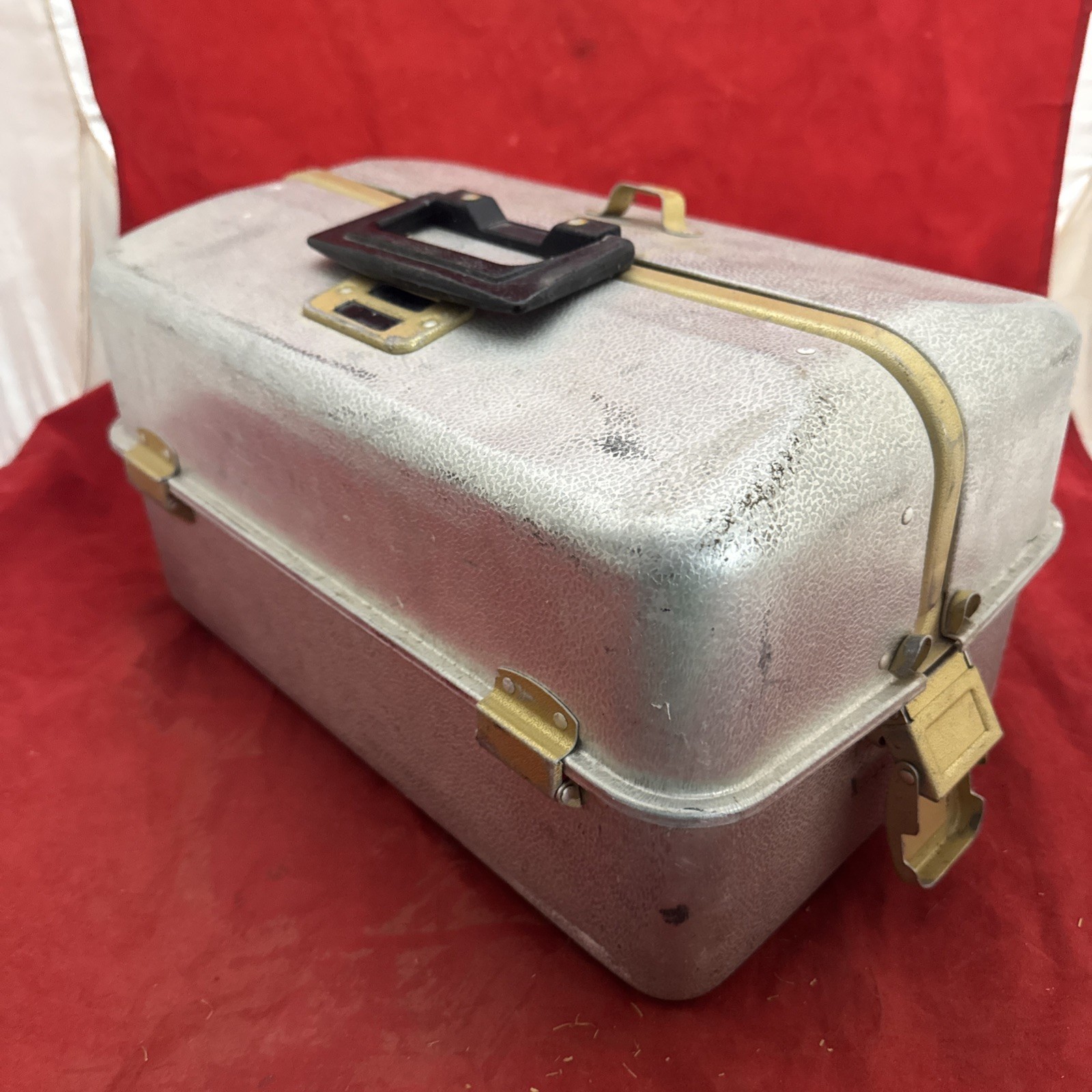 Vintage UMCO Aluminum Tackle Box Fold Out Trays