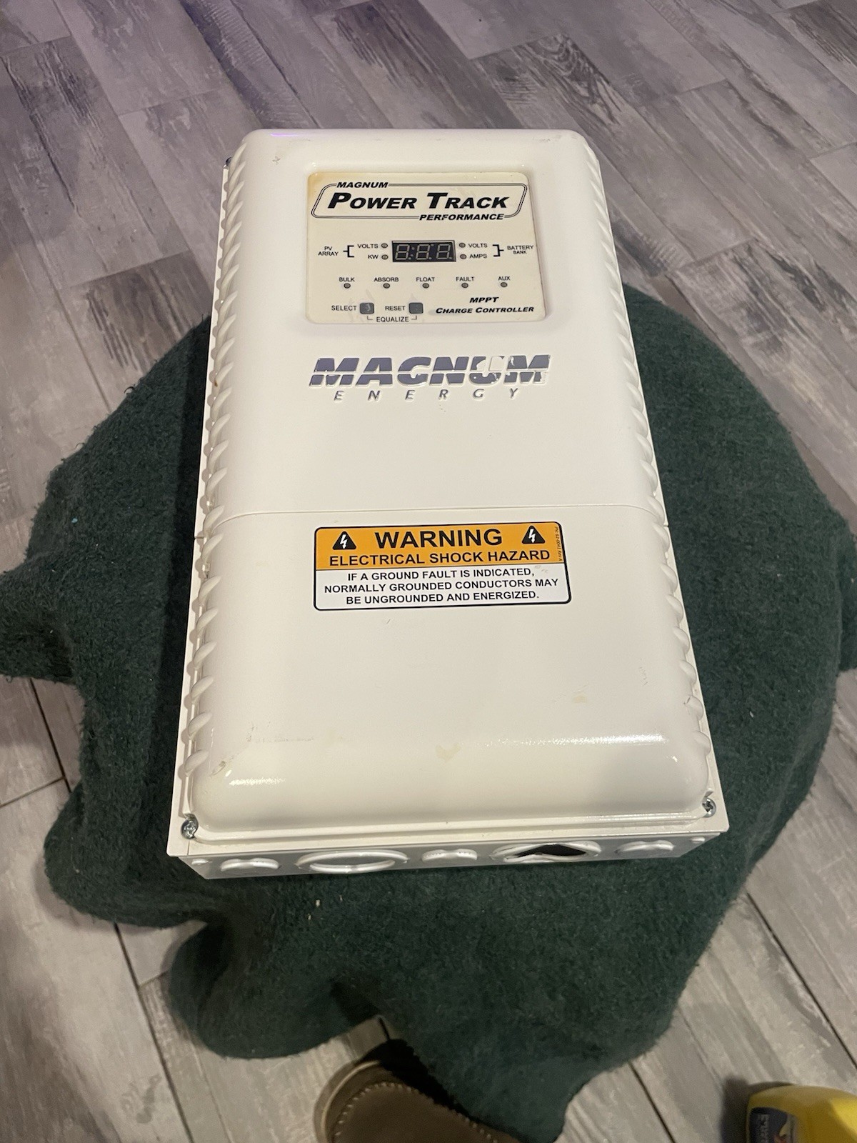 Magnum Energy Power Track MPPT Charge Controller PT-100 Magnum Energy Power Track MPPT Charge Controller PT-100