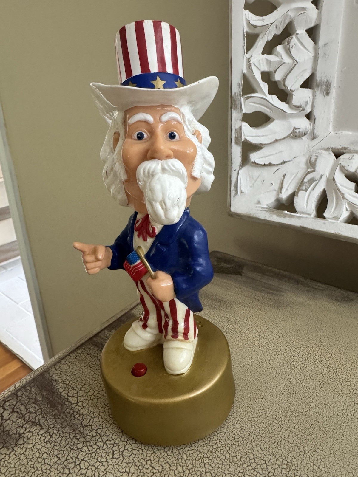 Patriotic Musical Decor Plays America the Beautiful 9.5x4 Working