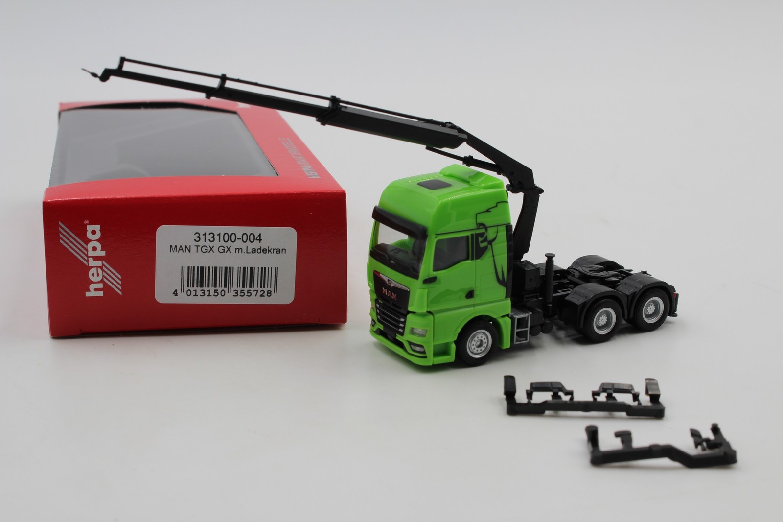 Herpa MAN TGX GX Tractor with Kran 3axis, green No. 313100-004 1/87 /HN4472