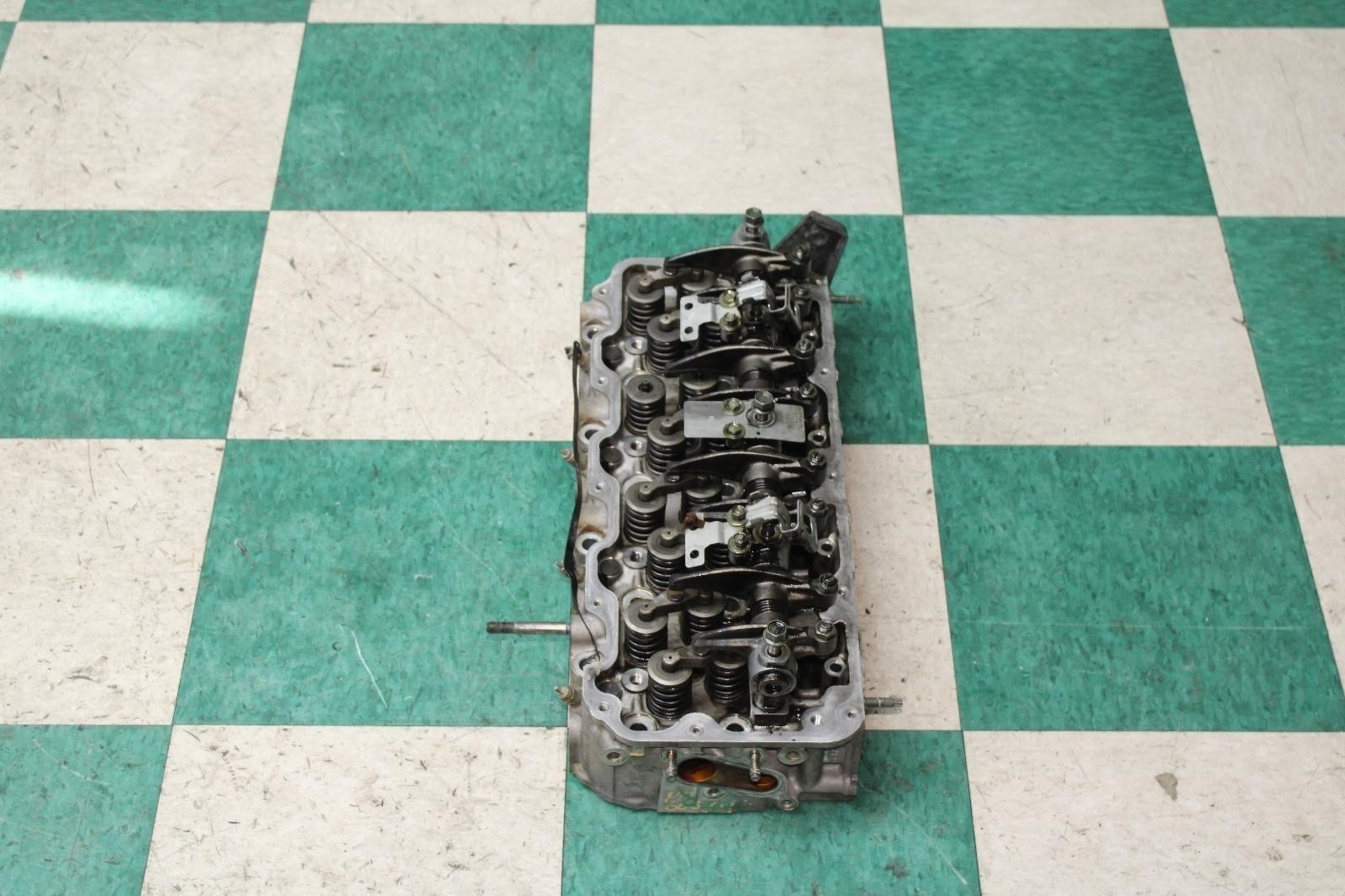 01-04 Silverado 6.6L Diesel Duramax Motor Engine Passenger RH Cylinder Head NF2
