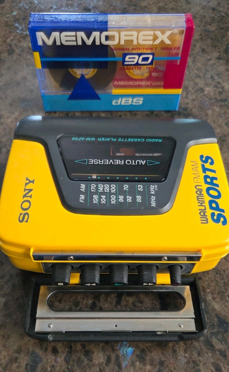 VINTAGE Sony Sports Walkman WM-AF59 AM/FM Radio Cassette Player Tape *Working* VINTAGE Sony Sports Walkman WM-AF59 AM/FM Radio Cassette Player Tape *Working*