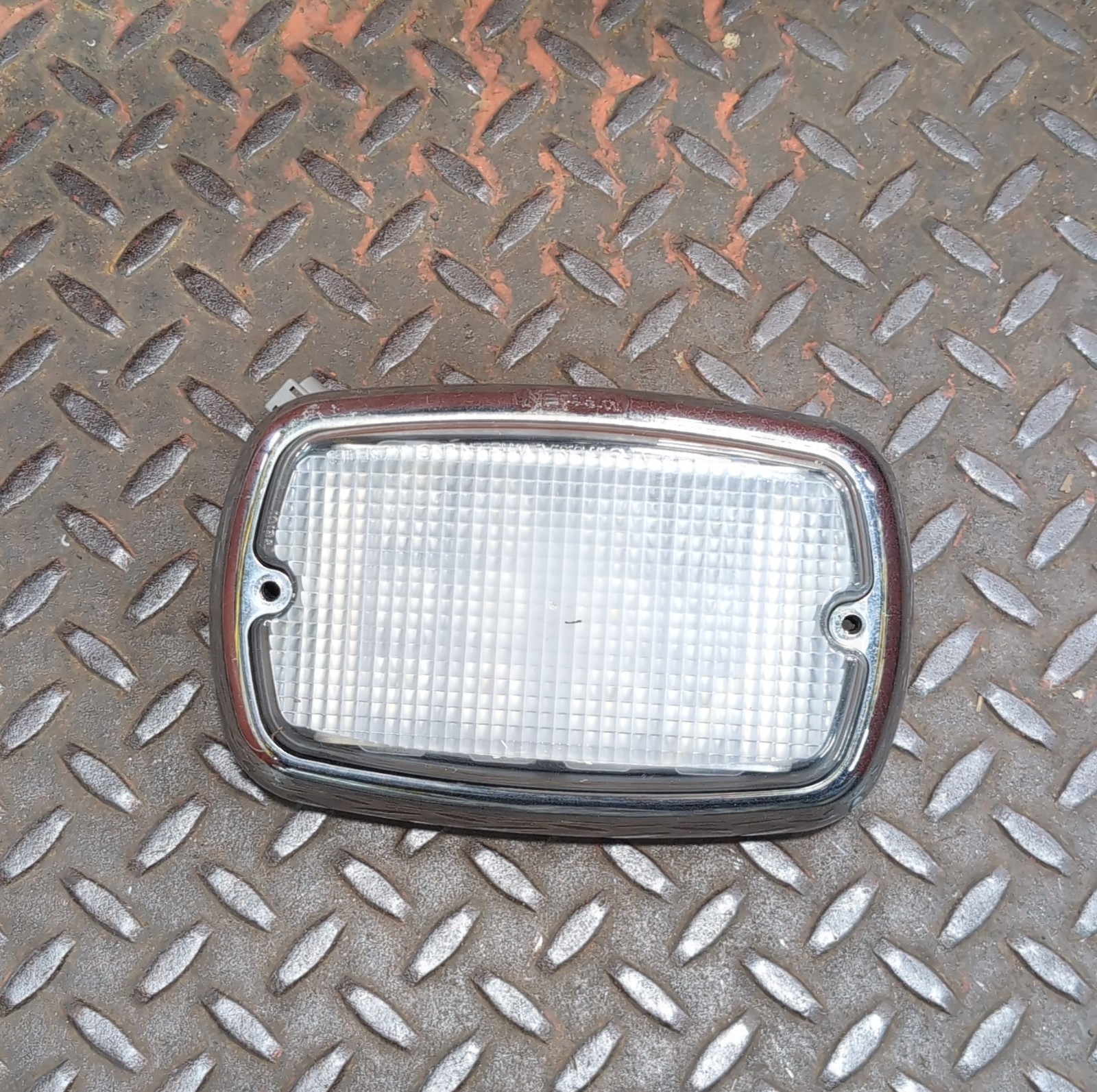 Whelen M6 Scene/Flood Lamp Whelen M6 Scene/Flood Lamp