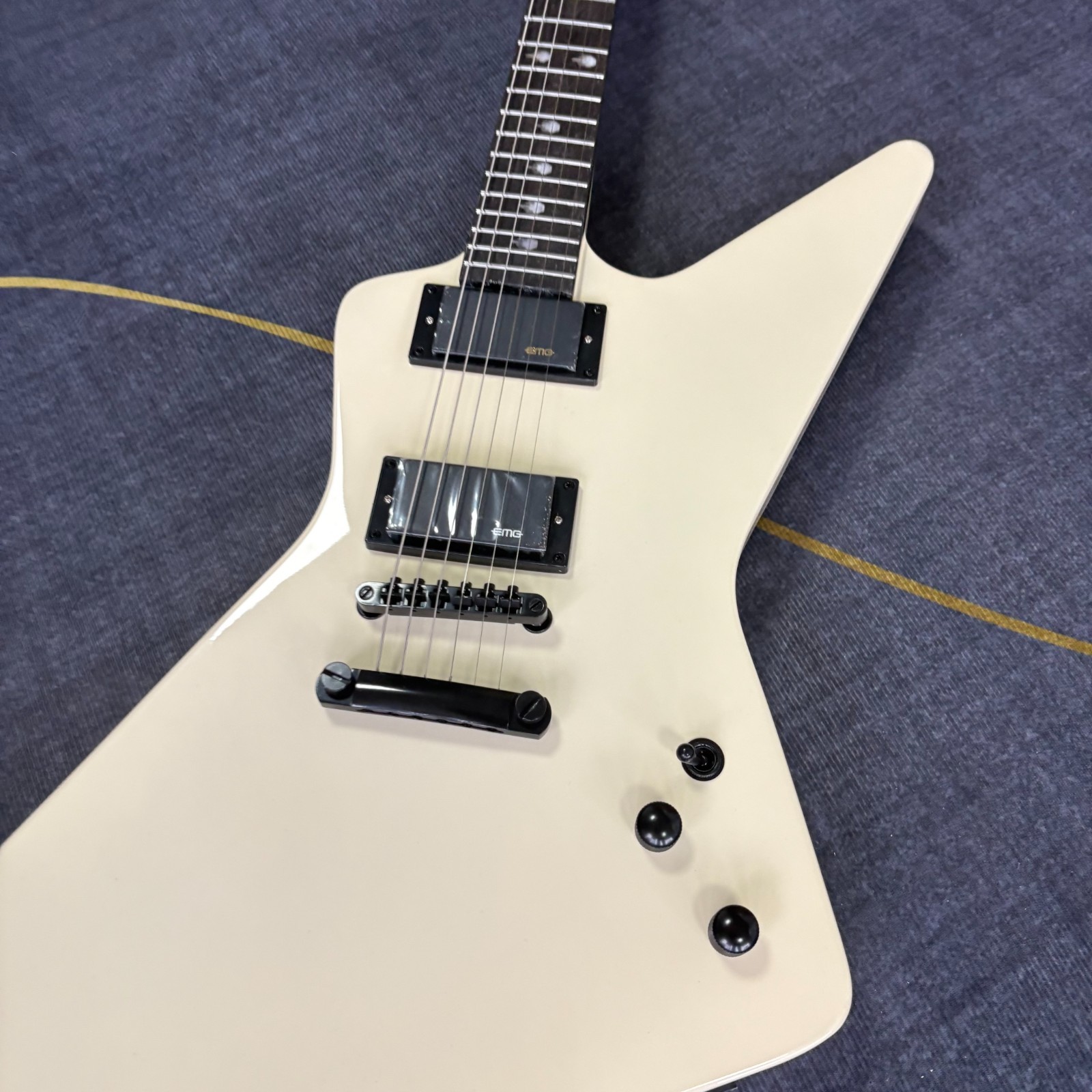 Cream James Hetfield Electric Guitar Rosewood Fingerboard Black Part Cream James Hetfield Electric Guitar Rosewood Fingerboard Black Part