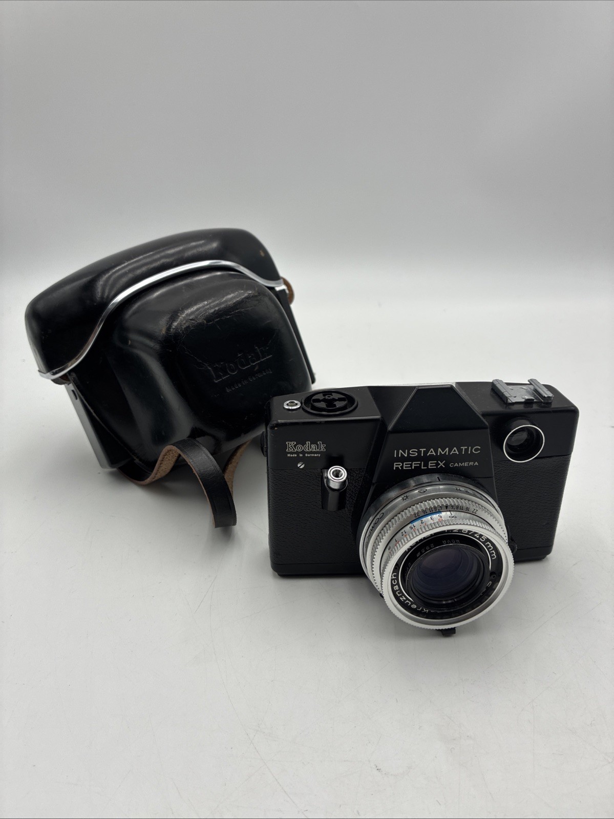 1968 GERMANY Kodak Instamatic Reflex Camera Schneider-Kreuznach f:2.8 45 mm lens