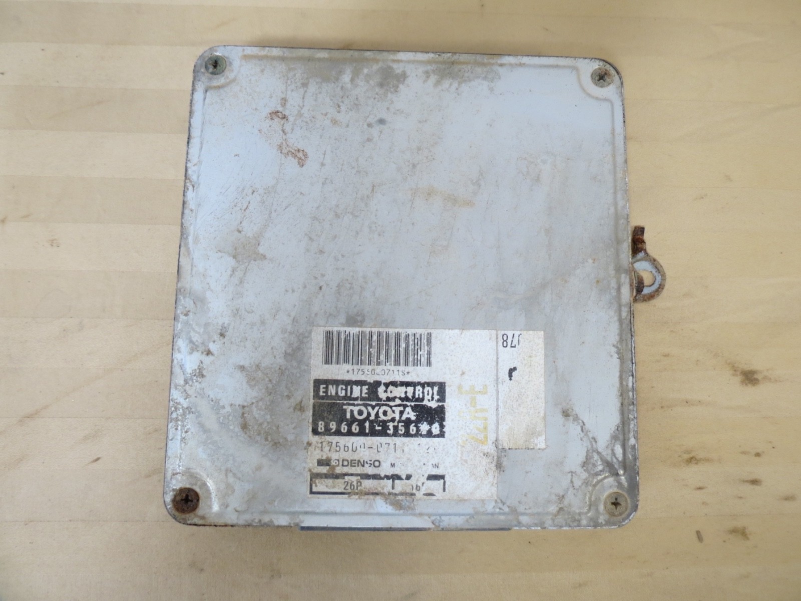 91-92 Toyota Truck Pickup 2.4L Engine Control Unit DENSO 89661-35610 175600-0711 91-92 Toyota Truck Pickup 2.4L Engine Control Unit DENSO 89661-35610 175600-0711