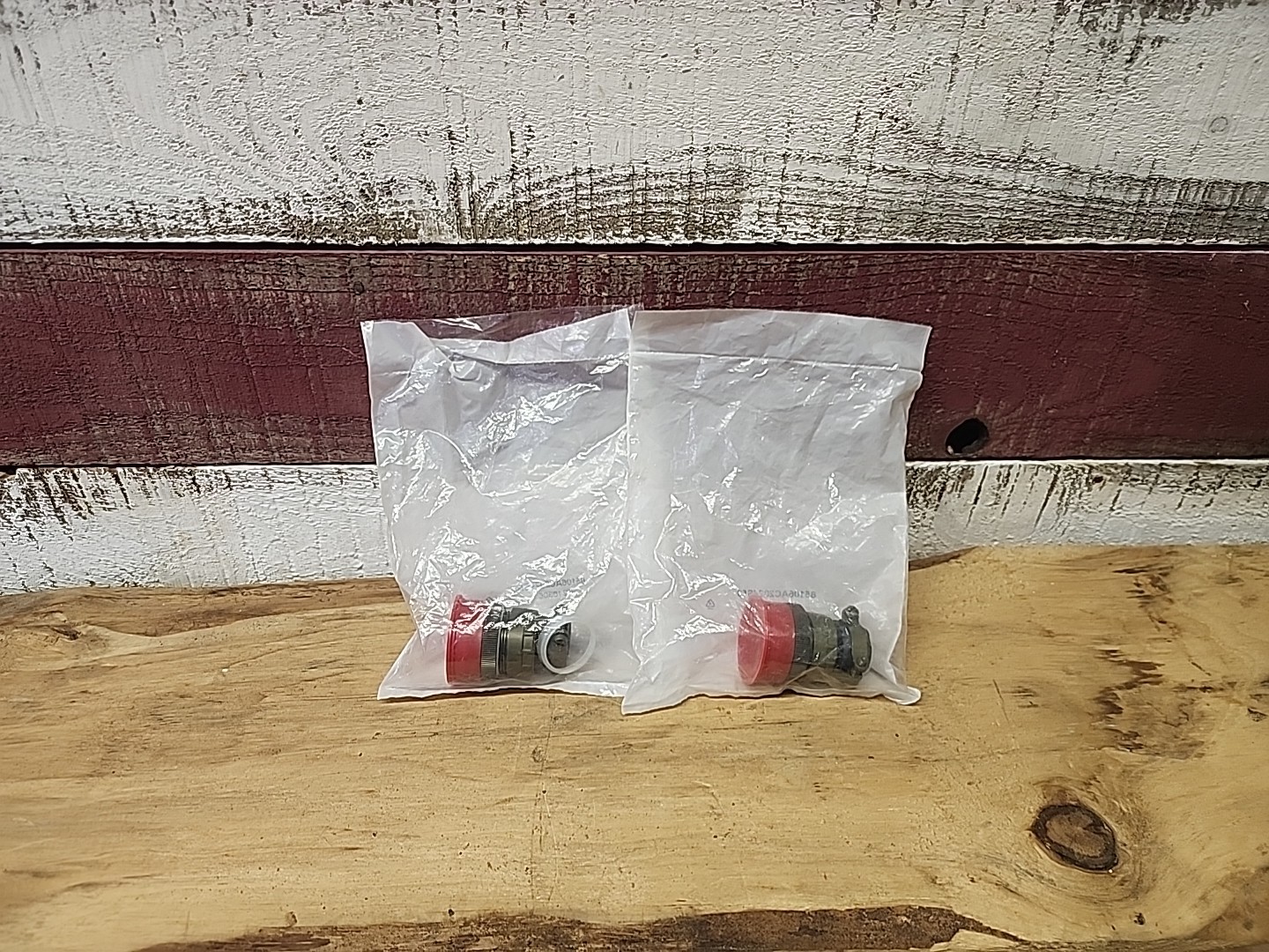 SOURIAU 85106AC2024S50 MIL-Spec Circular Connector Plug 20-24 Sealed NOS Lot 2